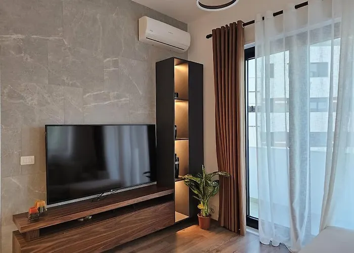 Deluxe Flat With Garden_tirana Appartement